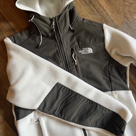 The North Face Black and White Hooded Jacket - Picture 2 of 4